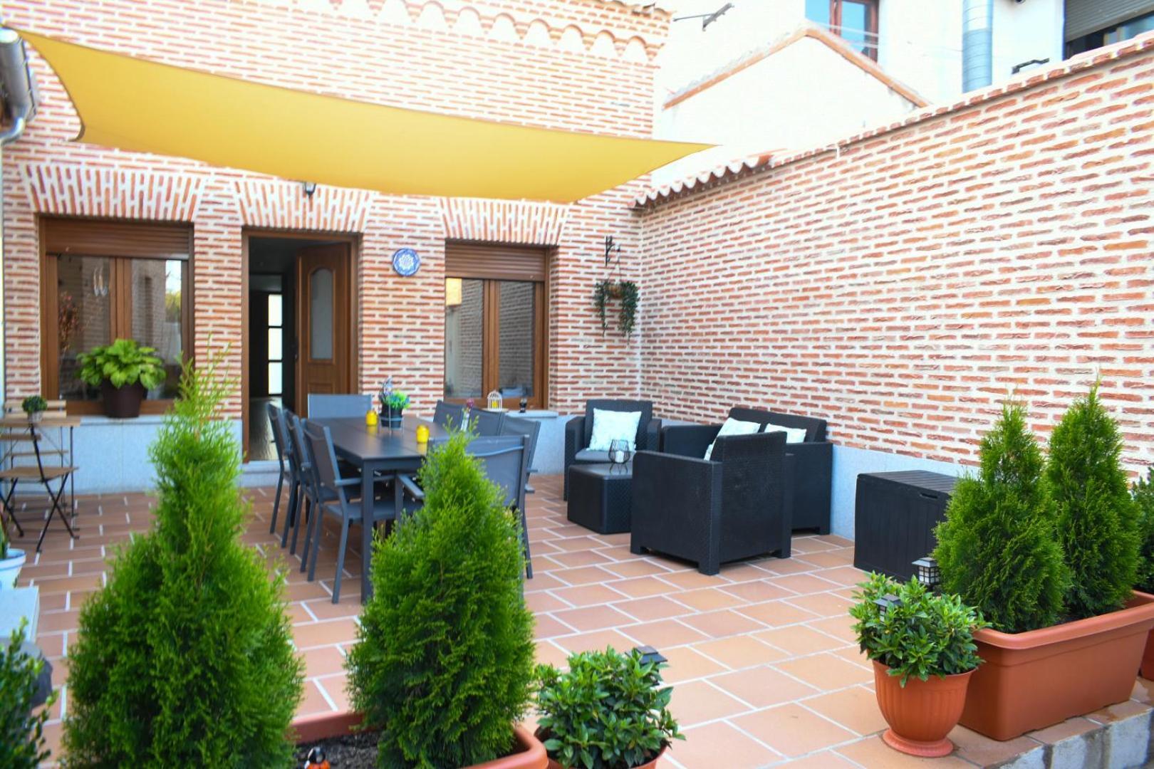 Casa Rural La Real Herreria Madrigal de las Altas Torres Luaran gambar