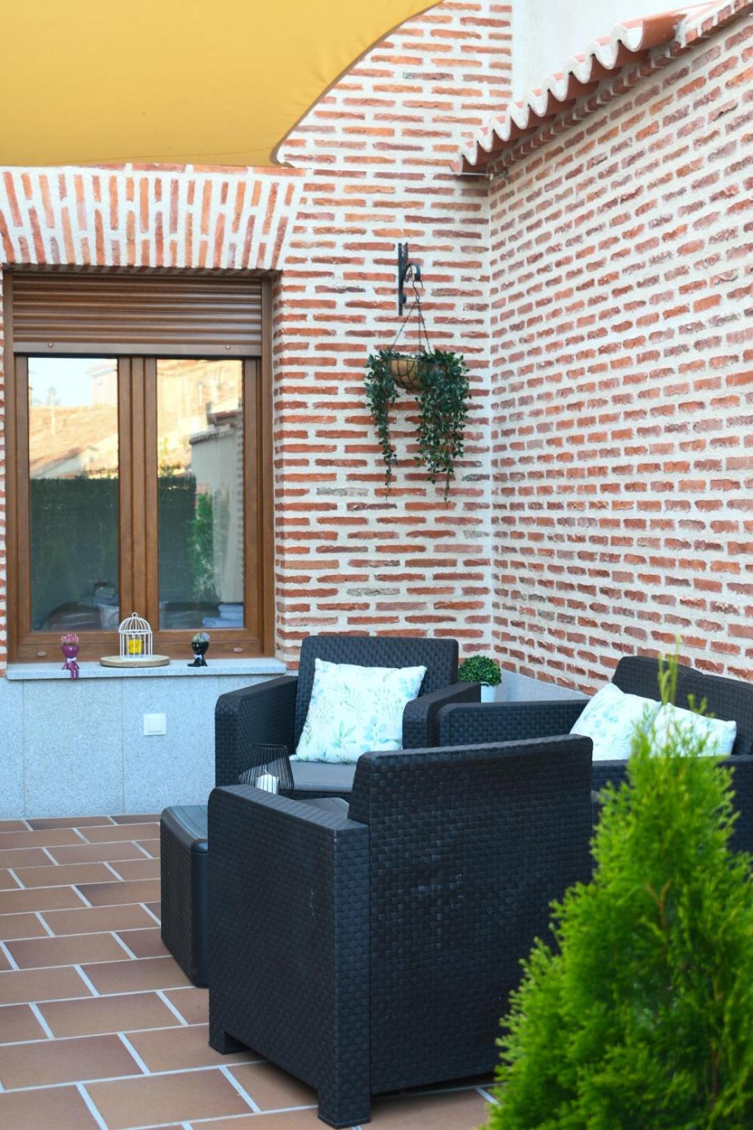 Casa Rural La Real Herreria Madrigal de las Altas Torres Luaran gambar