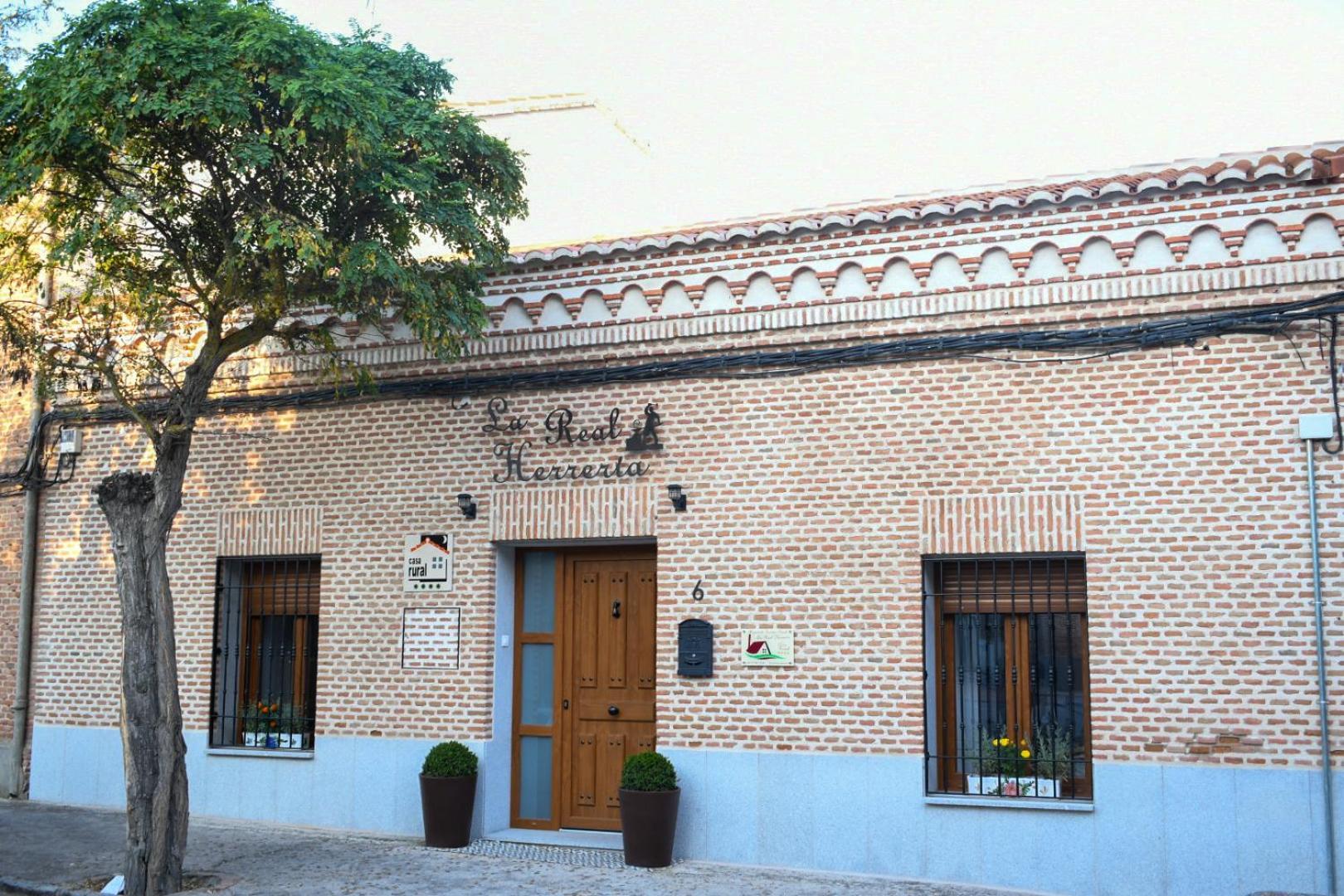 Casa Rural La Real Herreria Madrigal de las Altas Torres Luaran gambar