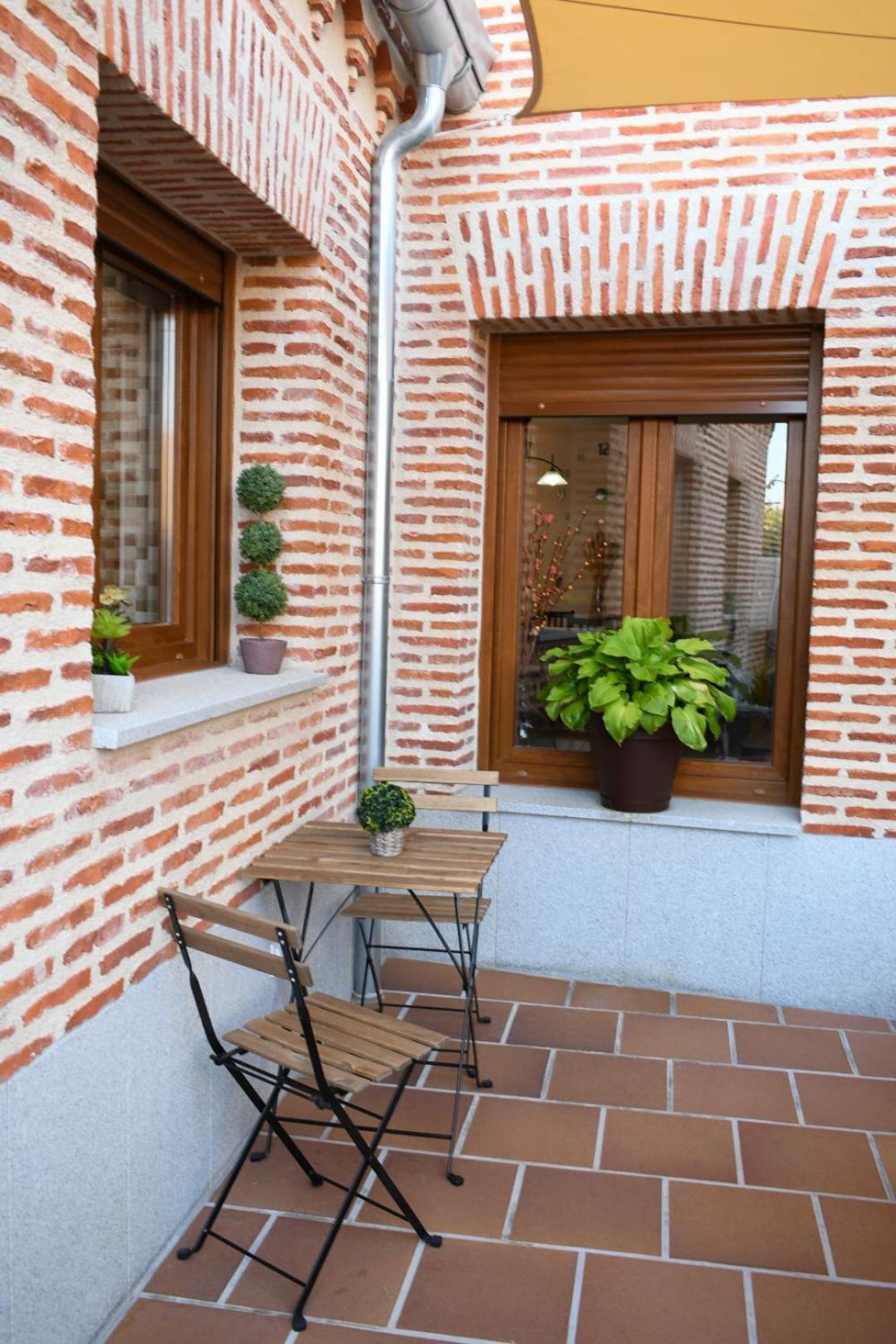 Casa Rural La Real Herreria Madrigal de las Altas Torres Luaran gambar